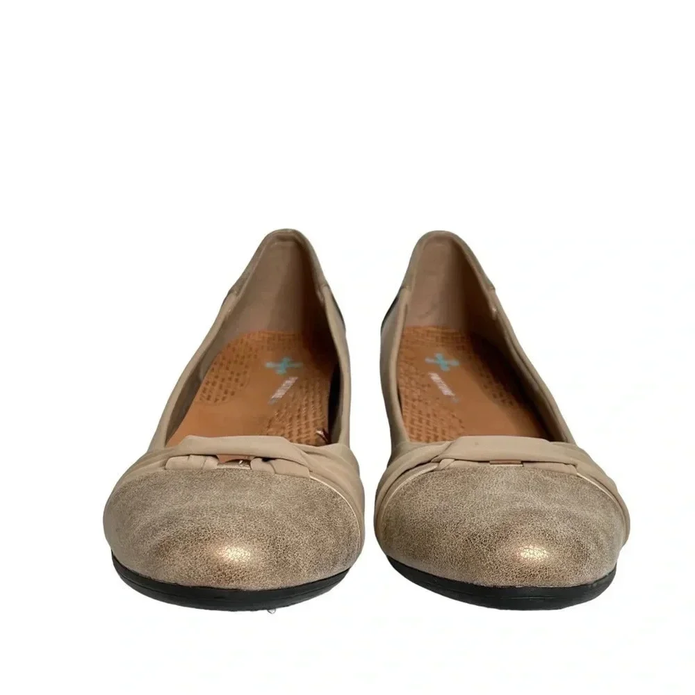 NWOB BareTraps Hidden Heel Mitsy Flats Slip On Flats Posture Beige